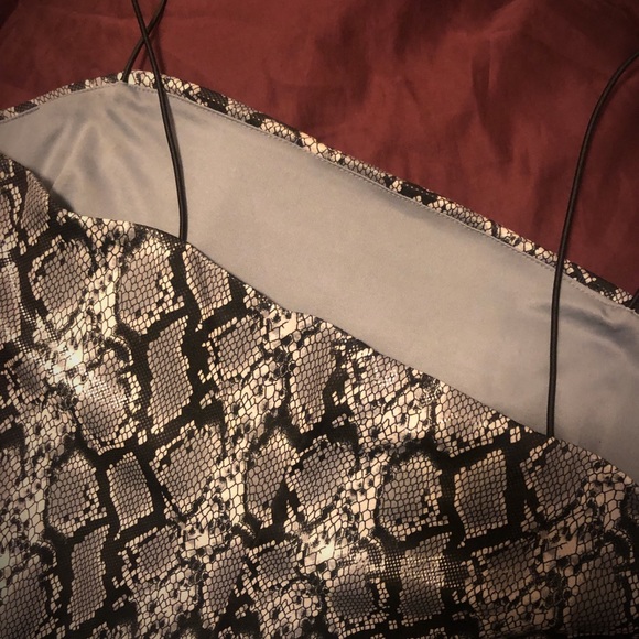 🎁✈️😊Gray & Black Snakeskin, Bodycon Mini Dress, by Ke•ned•ik - Picture 4 of 9